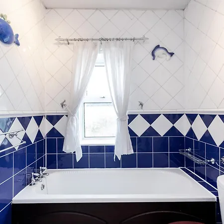 October Disc - Long - Contractors Appartement *
